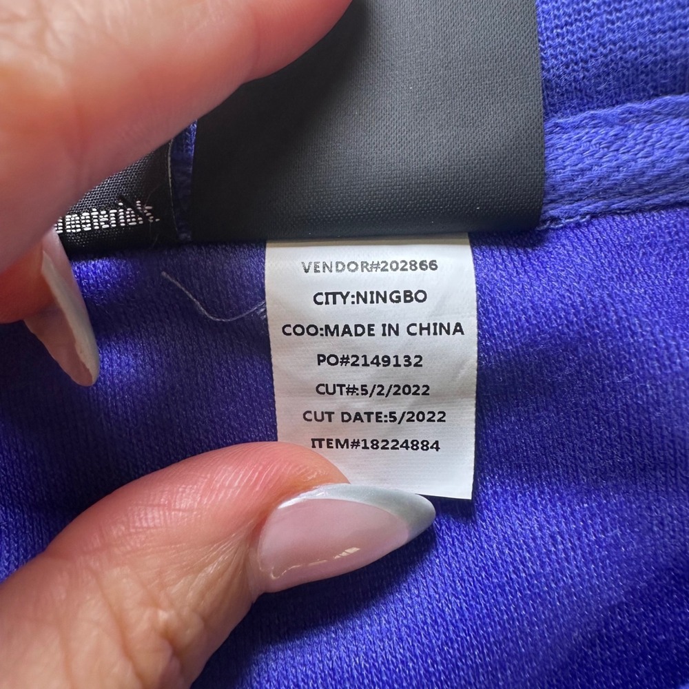 Her universe Walt Disney world Cinderella castle blue sweatshirt long sleeve sm - Picture 9 of 9